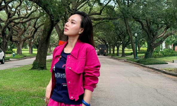 Nữ nghệ sĩ sang Mỹ, mẹ chồng dạy: 'Con có thể mất tất cả nhưng đừng để mất đức tin'