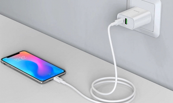 Sạc điện thoại xong có nên rút phích cắm khỏi ổ điện không?
