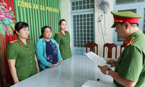 Thi hành lệnh bắt tạm giam Phạm Thị Linh Trang SN 1971