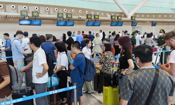 Tuyệt chiêu tự ký gửi hành lý sân bay chỉ trong 2 phút giúp bạn thoát cảnh xếp hàng