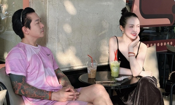 Hành động gây chú ý của vợ Tuấn Hưng sau khi chồng đưa 3 con sang Mỹ sống