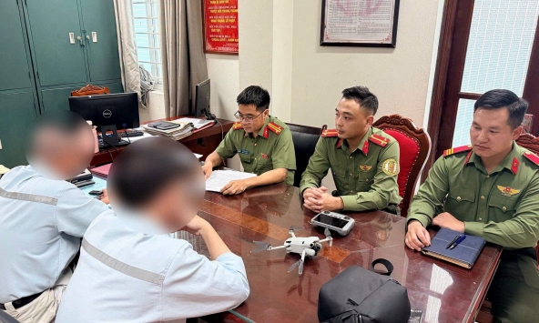 Phát hiện 1 vật thể bay không người lái ở độ cao 92m, Công an cửa khẩu Cảng HKQT Nội Bài làm việc với Lê Quý H. SN 1999