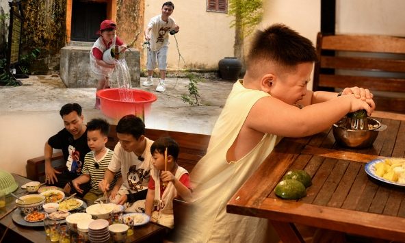 Tập 1 'Bố ơi mình đi đâu thế?': Đừng tưởng Ku Phin nhà Lê Dương Bảo Lâm chỉ biết tấu hài, 1 hành động nhỏ lộ ngay tính cách