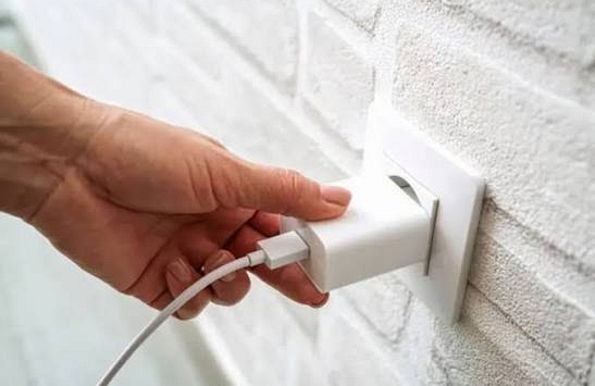 5 thiết bị không nên cắm điện qua đêm, nhiều gia đình dùng xong vẫn quên ngắt nguồn, rút phích cắm