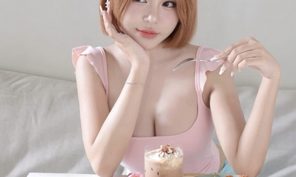 Hot girl Lý Gia Hân xả ảnh trà chiều nũng nịu, fan nam lập tức 'nhập vai tổng tài'