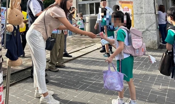 Không dám tin đây là ngọc nữ showbiz sau khi giải nghệ để cưới cháu trai 'ông trùm xe đạp'