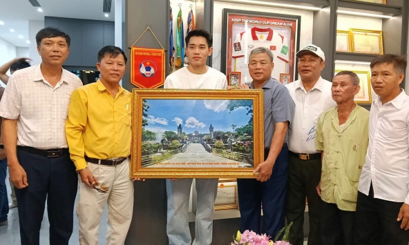Món quà tân gia đặc biệt của Đình Bắc