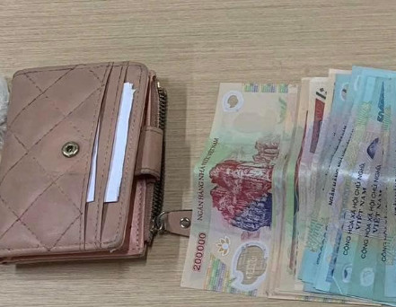 Phát hiện 4.000.000 đồng cùng 1 nhẫn vàng nằm chơ vơ ở Khu du lịch Tam Đảo, công an liên hệ Trần Minh Đức SN 1991 để xác minh