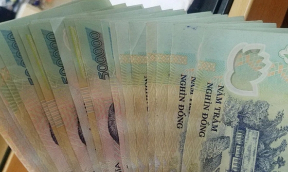 Tài khoản bất ngờ phát sinh giao dịch 8.000.000 đồng, người phụ nữ SN 1971, công an nhanh chóng xác minh