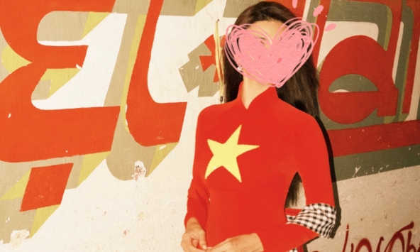 Nữ NSƯT có tên trong đề cử đẹp nhất thế giới: Mặc áo dài đỏ sao vàng mừng Quốc khánh được khen nức nở