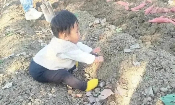 'Vệ sinh giả tạo' thực sự có hại cho trẻ em: 5 bộ phận này trên cơ thể bé không nên vệ sinh quá kỹ