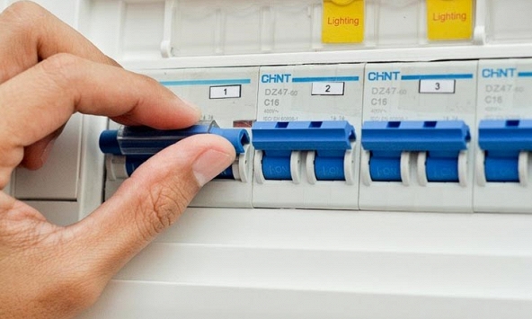Lời khuyên cho những gia đình hay tắt điều hòa bằng cách gạt aptomat