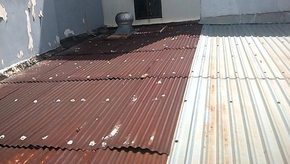 Mái tôn bị cong nên làm gì đầu tiên?