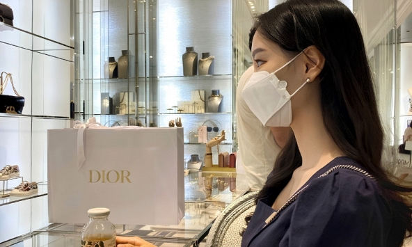 Ôm khoản nợ 618 triệu đồng vì ham mua sắm