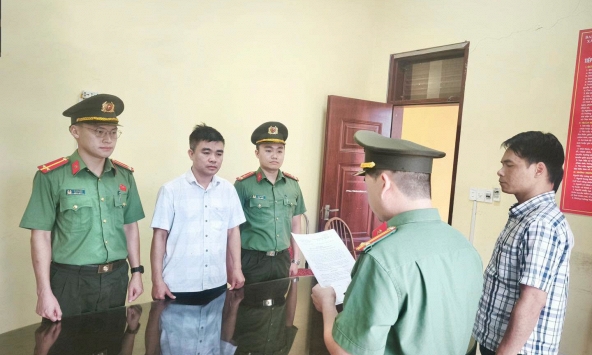 Thi hành lệnh bắt tạm giam nguyên Phó Viện trưởng trường Đại học Nguyễn Văn Năm SN 1982