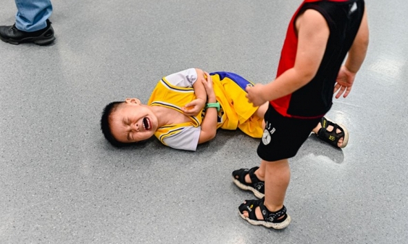 Bé nhà bạn có phải 1 đứa trẻ “chạm nhẹ là bùng nổ”?
