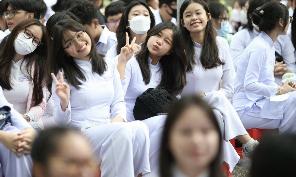 Khai giảng nghĩa là gì?