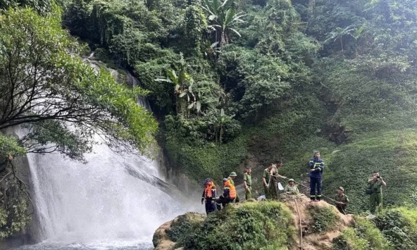 Nam thanh niên 30 tuổi bị nước cuốn trôi khi tắm thác ở Tuyên Quang: Tìm thấy thi thể sau 2 ngày