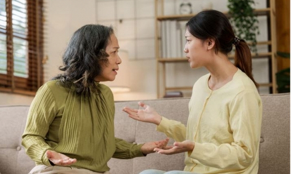 Tôi phát hiện mẹ mình luôn nói dối mỗi khi con cái hỏi chuyện tiền bạc, đến lần thứ ba tôi mới biết lý do
