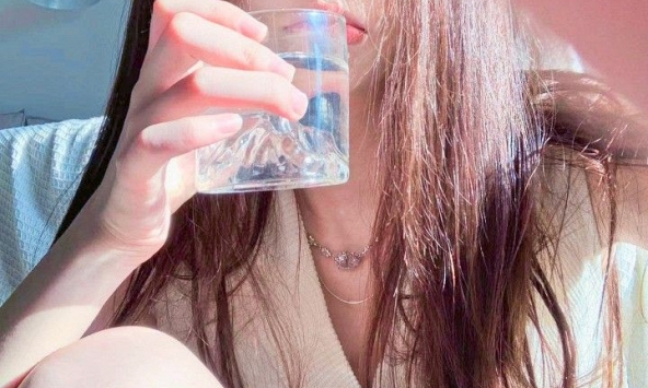 4 kiểu uống nước càng làm nhiều thận càng nhanh 'hỏng'