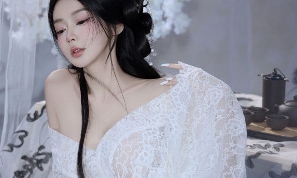'Hot girl ảnh thẻ' trổ tài cosplay cực mướt, biến hóa thần thái đốn tim cộng đồng mạng