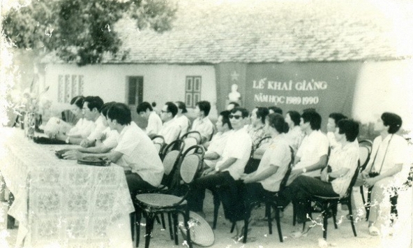 Khai giảng của 8X, 9X khác hôm nay thế nào? Nhìn ảnh cũ là thấy cả một thời học sinh