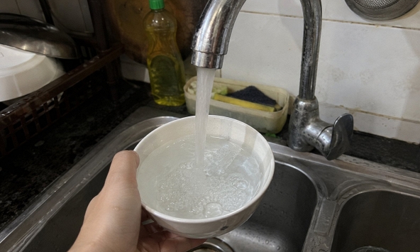 Nước máy có mùi clo nên làm gì đầu tiên?