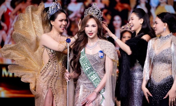 Tiffany Trúc Châu đăng quang Miss Universe Business World 2026