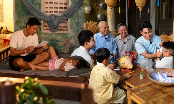 Bố ơi mình đi đâu thế tập 2: Anh Tạ 'Mưa đỏ' bật khóc khi đọc thư của bố, MC Thành Trung 'sinh tồn' nhờ khéo miệng