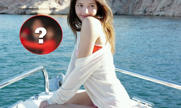 Lisa (BLACKPINK) diện váy khoét eo, ôm ấp thân thiết nam doanh nhân 9X điển trai