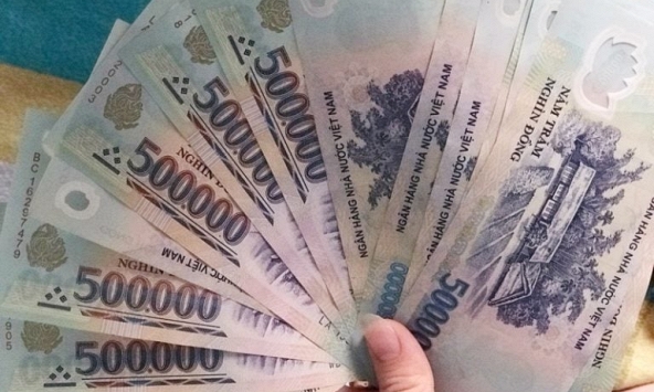 Chuyển khoản thành công 400.000.000 đồng vào tài khoản của Lê Hoàng Sơn SN 1981, Lê Thị Lan Hương SN 1993 vội báo công an
