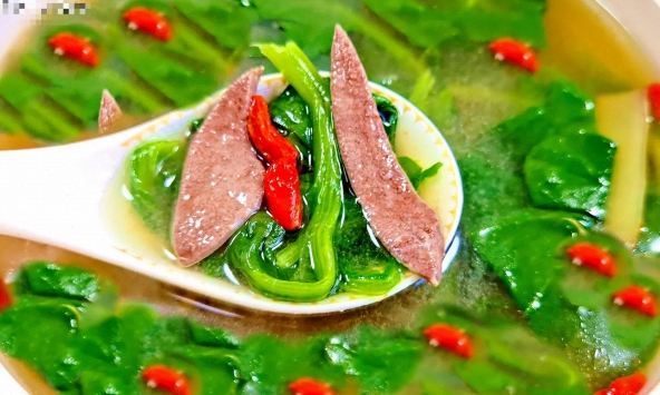 Rẻ hơn thịt bò nhưng hơn hẳn về lượng sắt, mọc um tùm bất chấp thời tiết: Bạn có biết đó là rau gì?