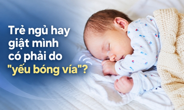 Trẻ hay giật mình khi ngủ có phải do 'yếu bóng vía'?