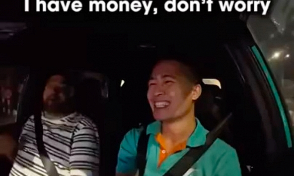 Du khách Ấn Độ du lịch ở Hà Nội, vừa lên taxi đã nói 'tôi có tiền, đừng lo lắng'