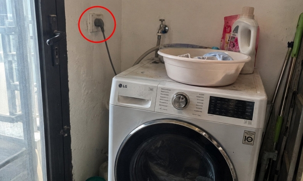 Lời khuyên cho những gia đình vẫn để máy giặt cắm điện 24/24
