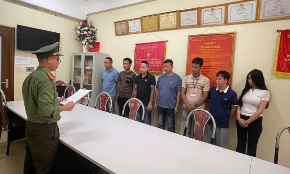 Ra quyết định khởi tố Lý Thị Lắm SN 2006 và 6 người khác liên quan đến số tiền 1 tỷ đồng