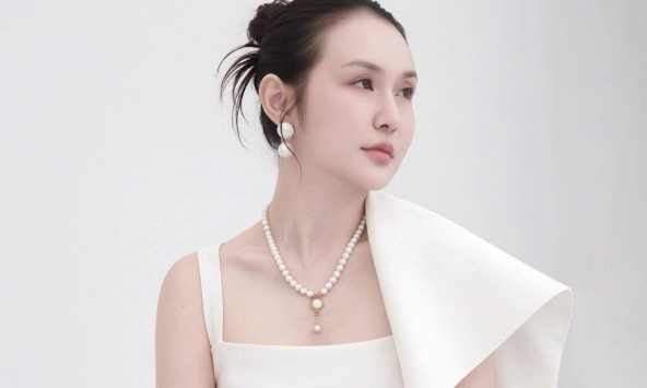 Vợ Tuấn Hưng đăng ảnh tâm trạng: 'Mỉm cười không làm chúng ta mất gì'