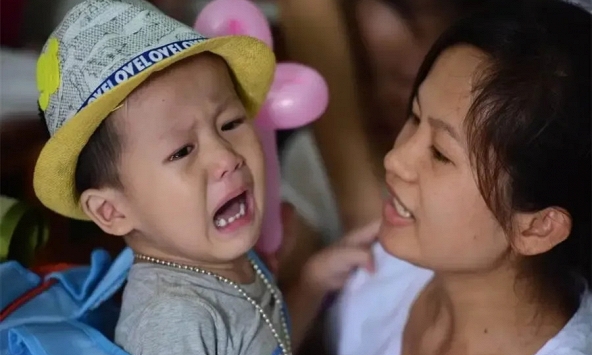 Bé trai quấn mẹ có thực sự lớn lên thành “mama boy”?