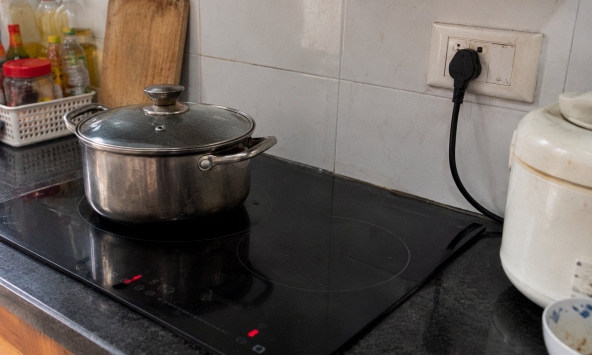 Lời khuyên cho những gia đình vẫn để bếp từ cắm điện 24/24