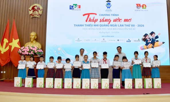 Thắp sáng ước mơ cho hàng trăm học sinh, sinh viên vượt khó học giỏi ở Quảng Ngãi