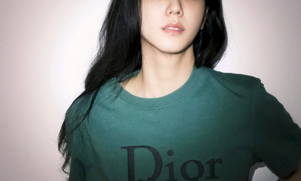 Gương mặt không chút son phấn của Jisoo (BLACKPINK) trước 80 triệu người