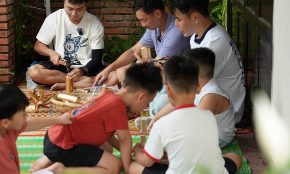 Tập 3 Bố ơi mùa 6: Lê Dương Bảo Lâm đòi “phúc khảo” vì thua 0,25 điểm; Thành Trung và HuyR kể tuổi thơ Trung thu đối lập