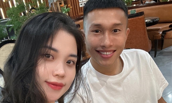 Từng bán trà chanh, thanh niên SN 1994 được gọi lên tuyển quốc gia, cưới luôn cô gái đi xem đá bóng