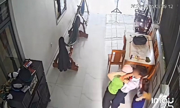 Vụ nam sinh siết cổ, đánh người thân: Chính quyền vào cuộc, hé lộ nguồn cơn