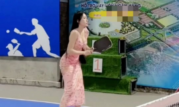 Đang bán nhà thì khách rủ chơi Pickleball, cô nàng saler khiến MXH được một phen 'ngã ngửa'
