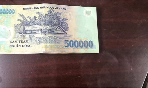 Thầy Hiệu phó SN 1966 giao nộp 4.500.000 đồng nhờ công an xác minh nguồn gốc, Trần Văn Tình SN 1993 chủ động tới trình báo