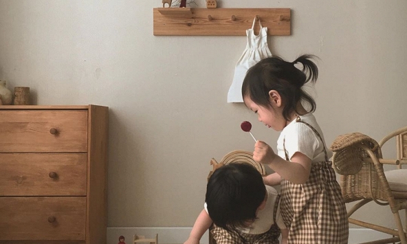Vì sao càng nhắc nhở, trẻ càng khó bỏ thói quen xấu?