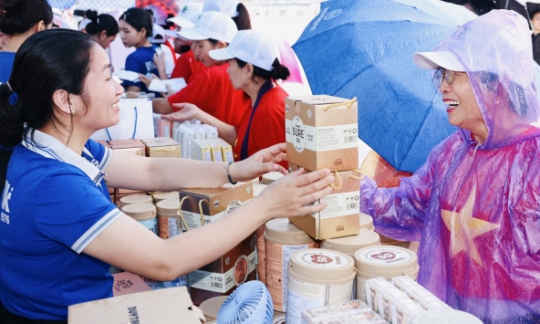 Vinamilk Sure đồng hành cùng người cao tuổi chủ động sống khỏe