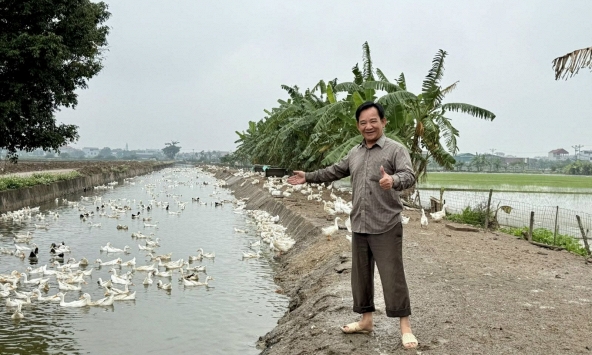 Nam NSƯT mang quân hàm Thượng tá, U70 đi bán lẩu ở Từ Liêm, Hà Nội