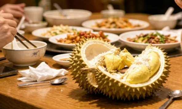 Người phụ nữ 30 tuổi suy gan nặng sau khi ăn cùng lúc loại trái cây này và 1 loại nước